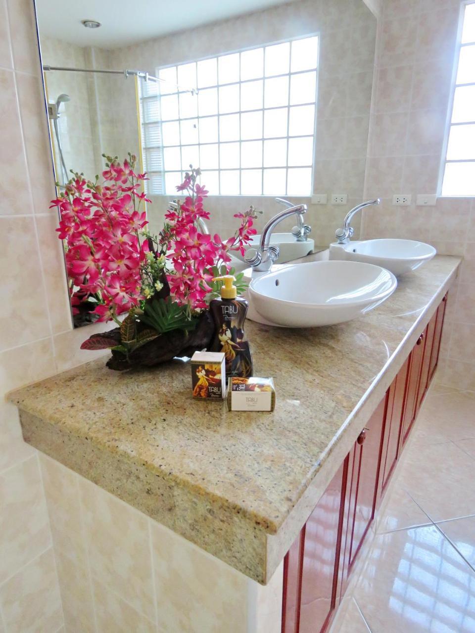 Butterfly Garden Boutique Residences Large Luxury Apts And Villas A Lifetsyle Destination By Neang, Everything You Need All Right Here 1-3 Bedrooms 110 To 190 Sq Mtrs, 2 Full Bathrooms, Rain Shower, Spa Bath, Bbq, Free Wifi, Staff 24-7, Close To Beac Pattaya Exterior photo